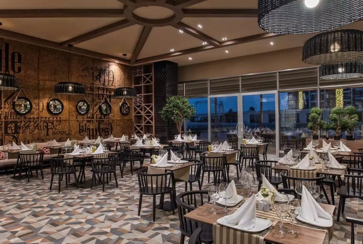 DELHINBEGRAND_SHABAVIZ (2).jpg